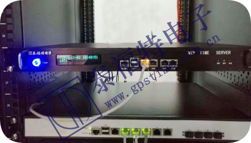 GPS時(shí)鐘服務(wù)器成功上架投運(yùn) GPS時(shí)鐘服務(wù)器成功上架投運(yùn)